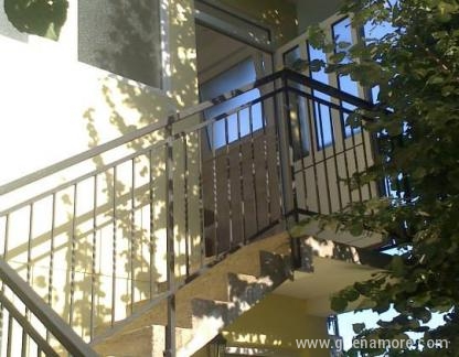 Apartmani Cvjetković Lug, privatni smeštaj u mestu Baošići, Crna Gora - ulaz